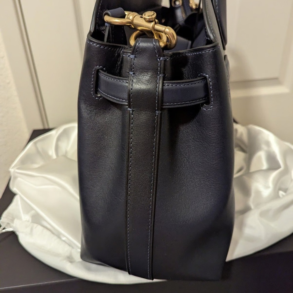 COACH Leather Soft Empire Carryall Bag 40 Dark Navy and Brass New Authentic - Picture 5 of 7